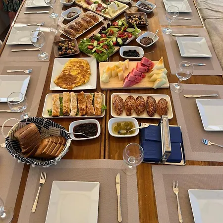 Botel Yesin *