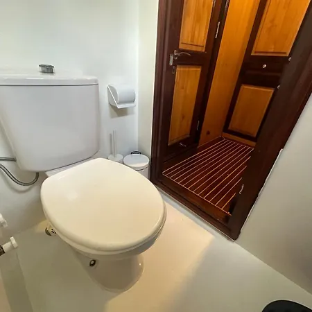 Bateau-hôtel Yesin